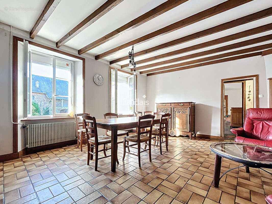 Maison 212 m² à Saint-Jean-De-Savigny  - photo 6