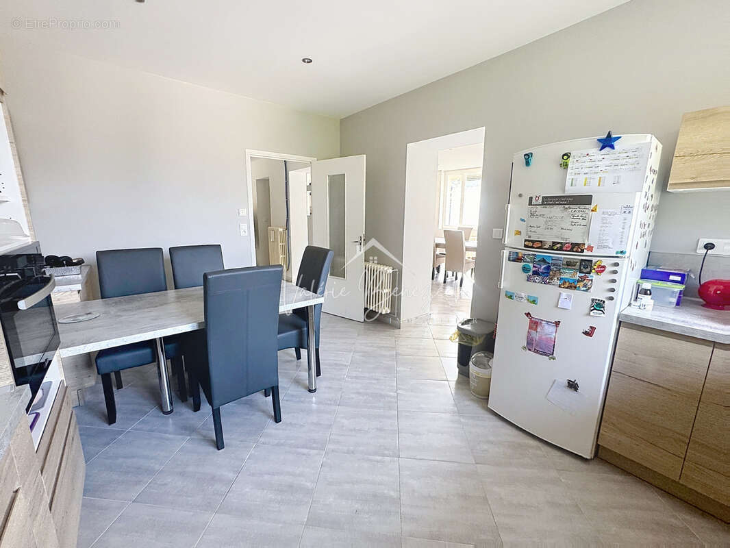 Appartement T4 rénové avec terrasse et garage - photo 9