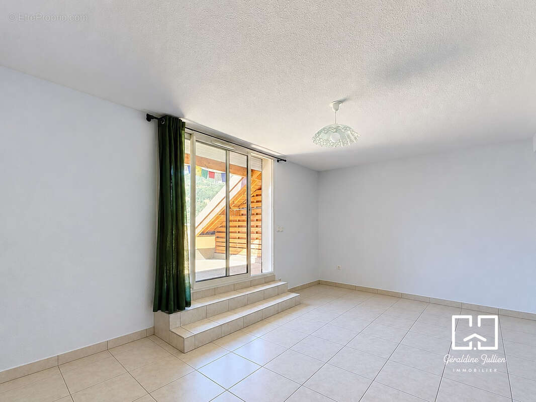 Appartement T3 avec terrasse, garage et parking à Briançon - photo 7