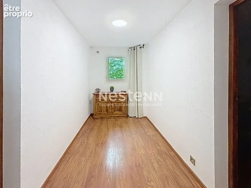 LE THOLONET - Maison de 189 m2 avec T3 indépendant et piscine. - photo 11