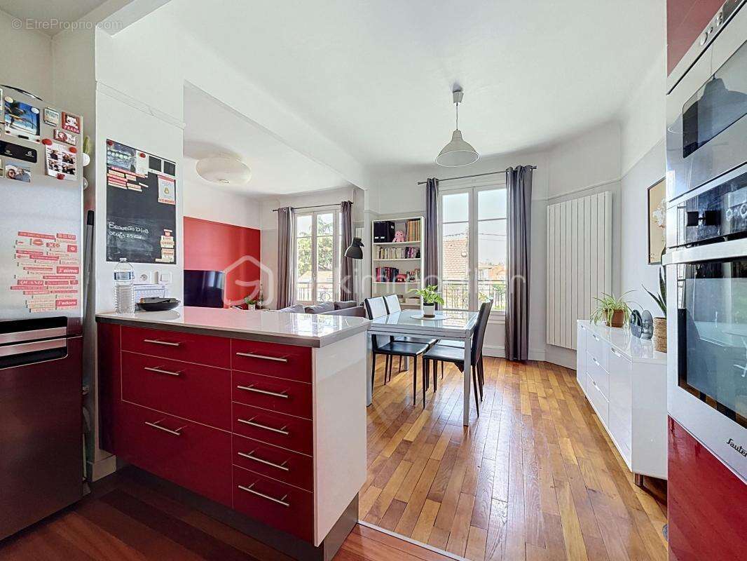 Appartement à LE MESNIL-LE-ROI