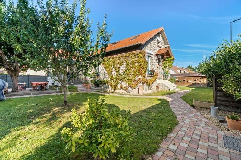 Maison à MAURECOURT