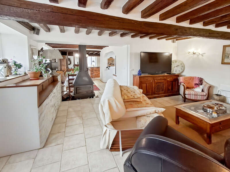 Maison à TREMBLAY-LES-VILLAGES
