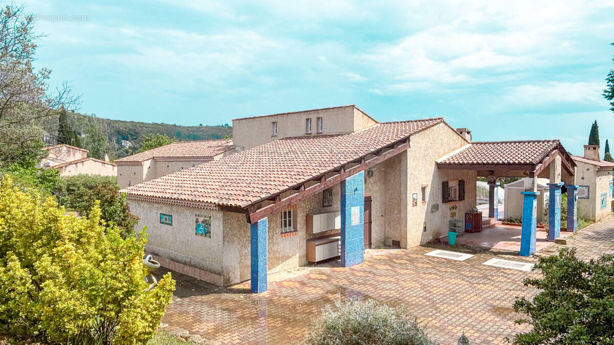 Maison individuelle de plain pied - piscine -garages - 4000m2 de terrain - Istres n°4 - Maison à ISTRES