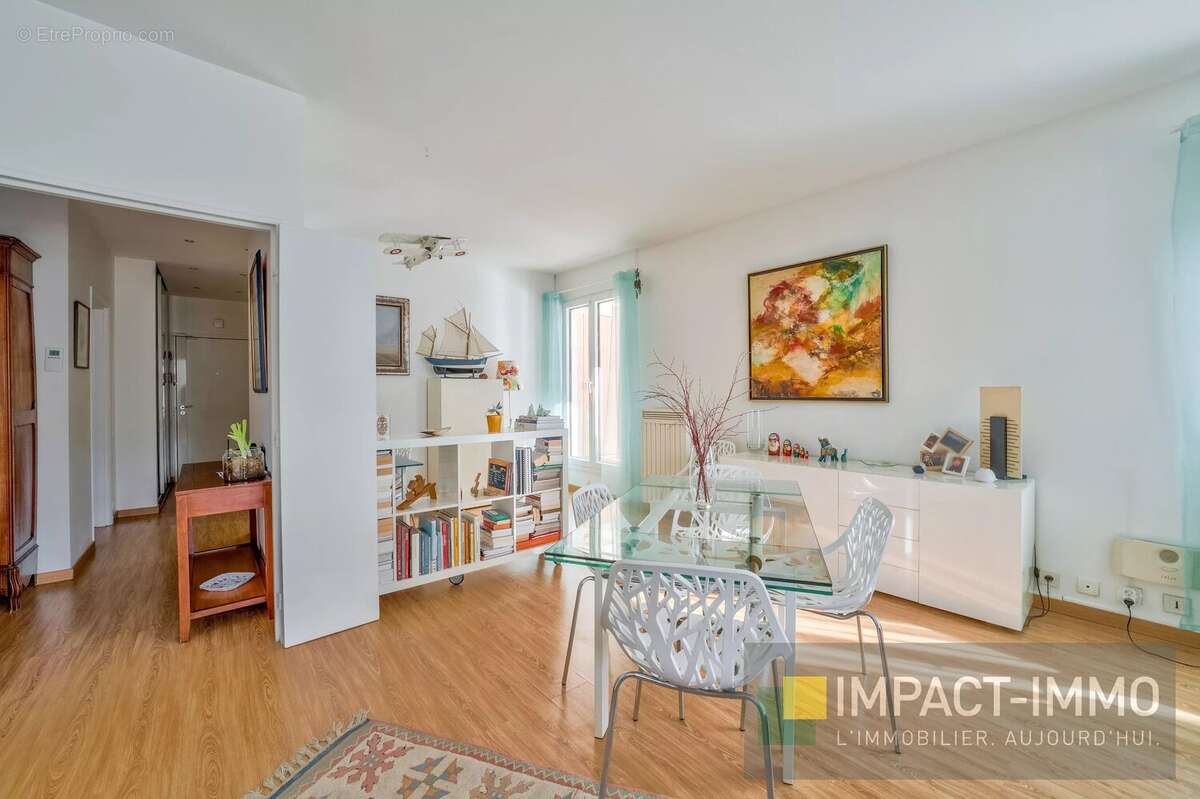 Appartement à COURBEVOIE