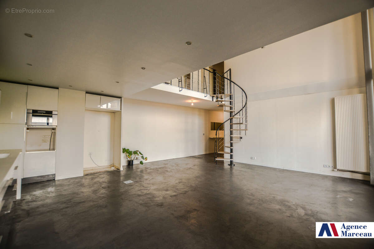 Appartement à COURBEVOIE