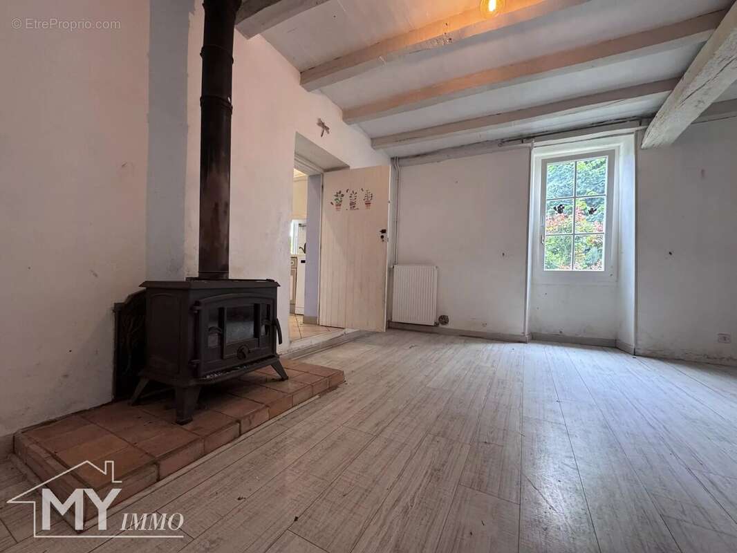 SAINT MÉARD DE GURÇON – Maison en pierre avec grange - photo 6