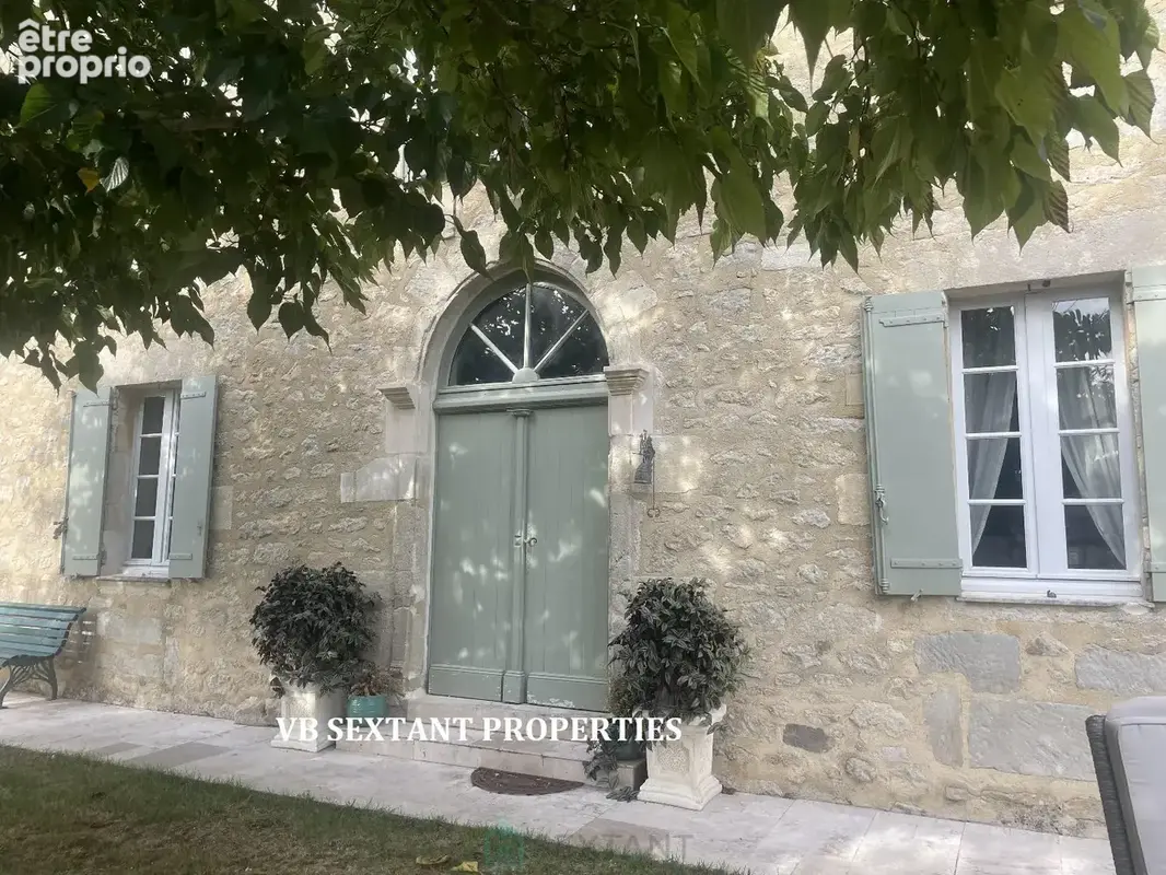 Entre-Deux-Mers , Belle demeure de charme  en pierre et moellon avec vue sur les vallons et la campagne environnante. - photo 9
