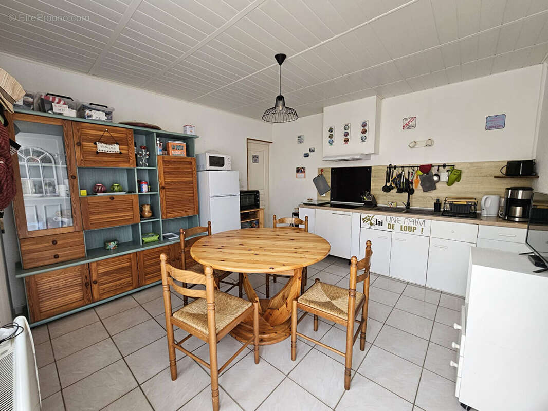 Face à la mer et à 1 km de la Citadelle - Charmante maison de plain-pied avec 2 chambres et jardin - photo 6