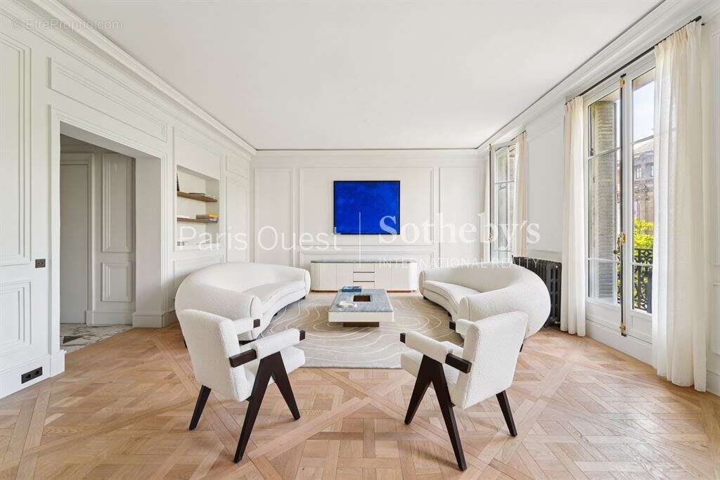 Appartement à PARIS-16E