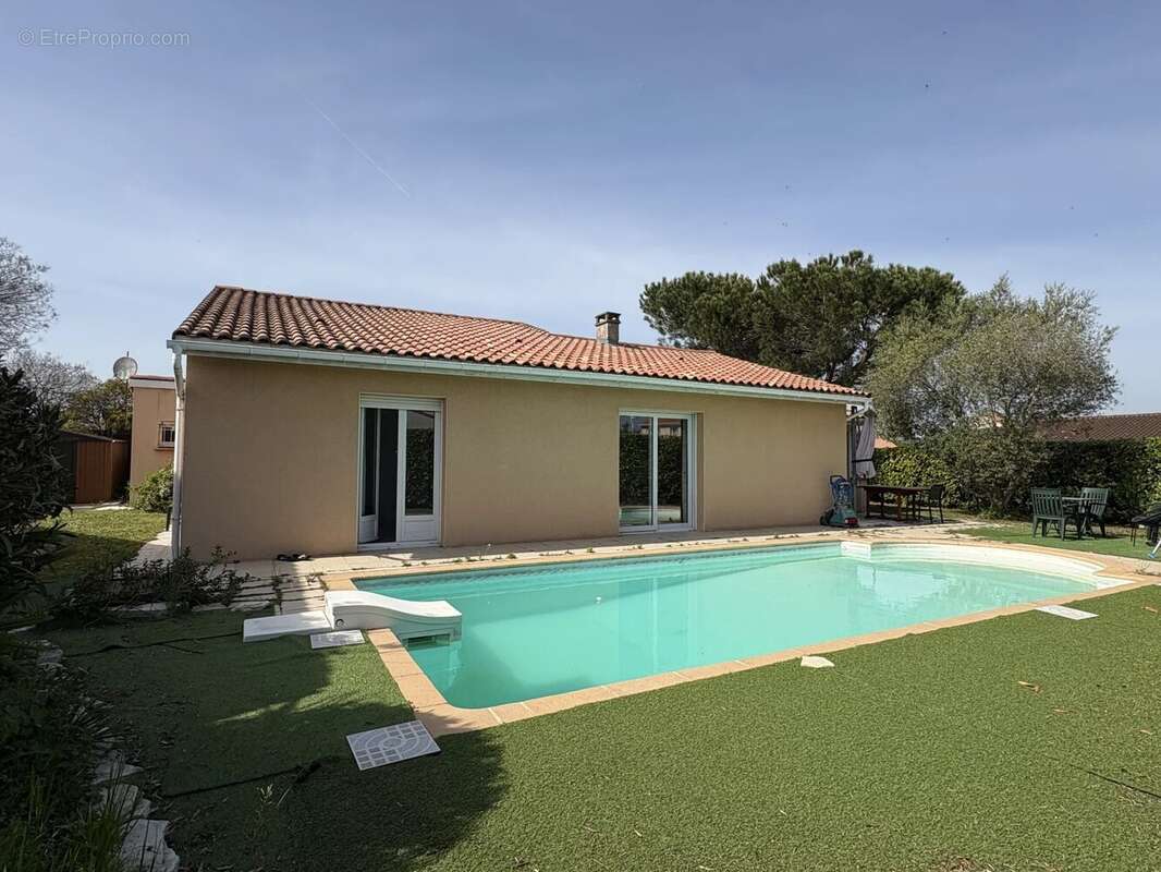 Maison à LA SALVETAT-SAINT-GILLES