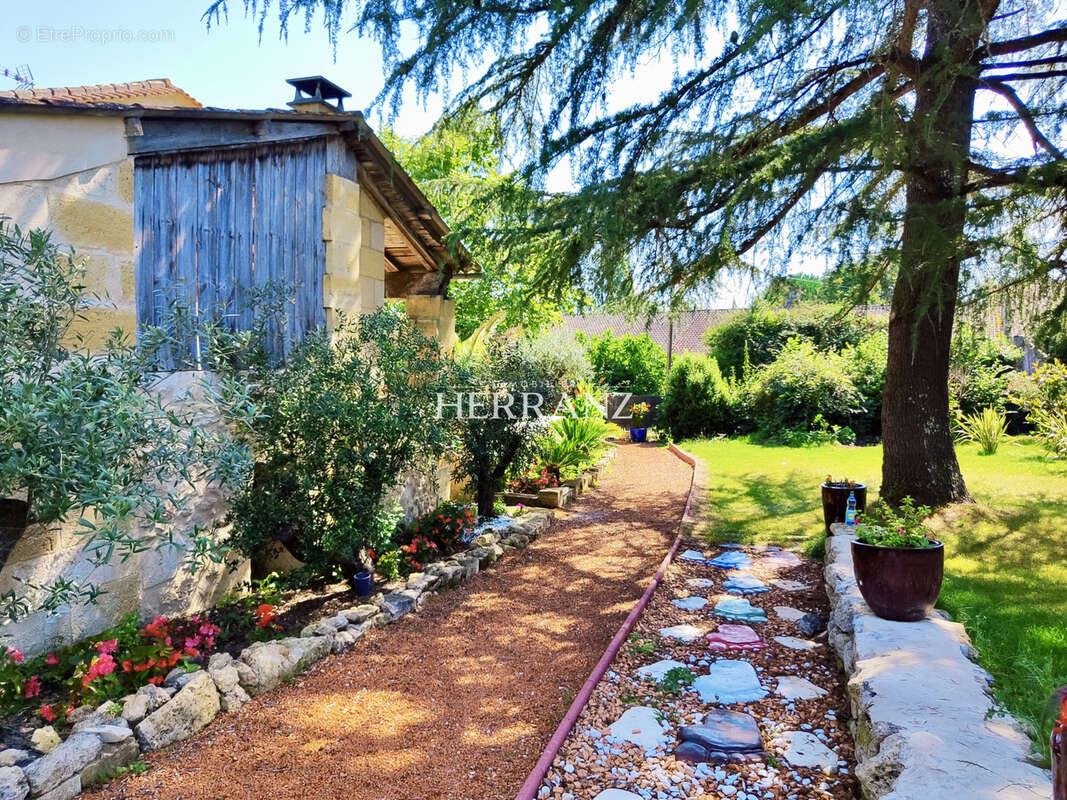 Superbe longère en pierre - batisse familiale ou projet de gîte - piscine et dépendances - photo 22