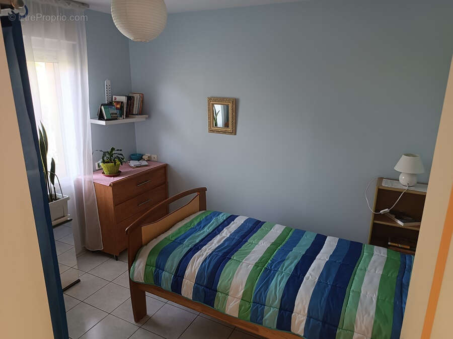 Nérondes (18350)   Ensemble immobilier de 227 m2 avec logement indépendant, véranda et deux garages - photo 14
