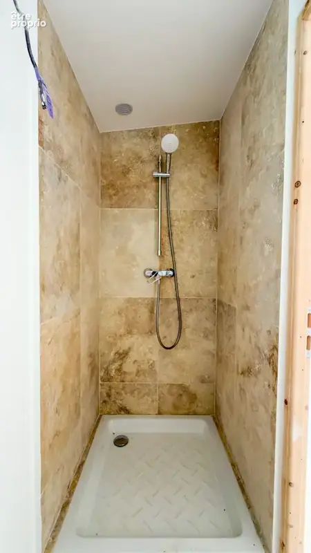 Maison à rénover avec une dépendance aménagée en fond de parcelle. - photo 13