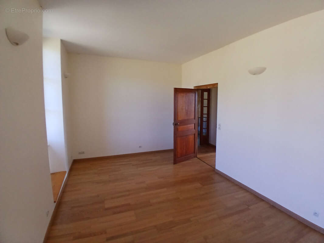 Maison à SAINT-LEGER-DE-FOUGERET