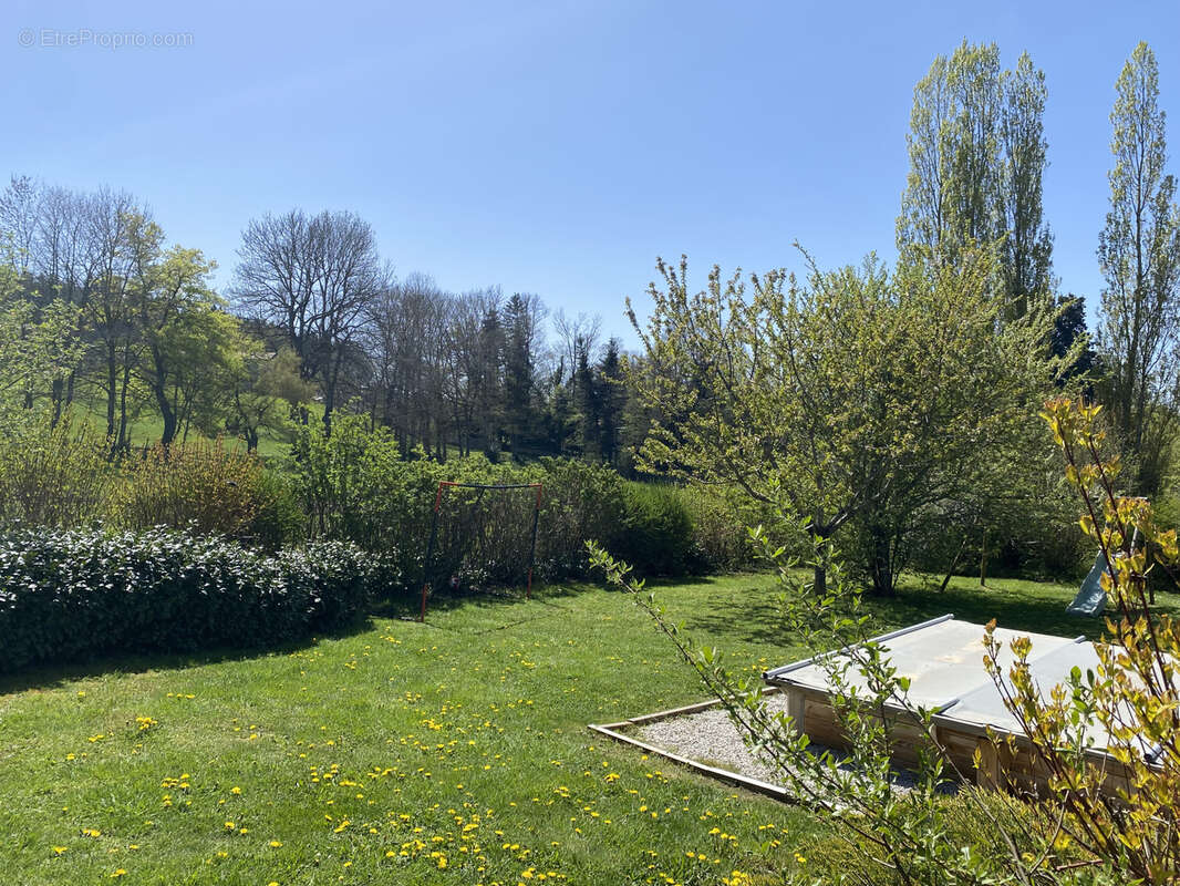 Maison à SAINT-ROMAIN-LACHALM