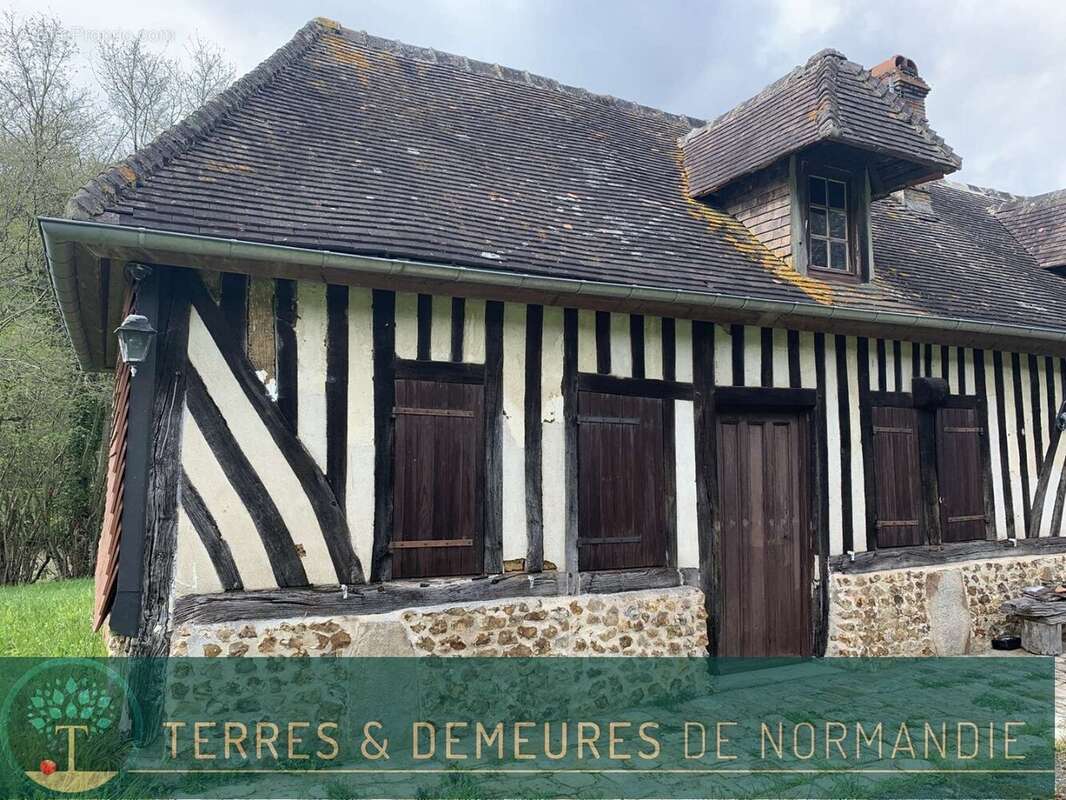 Maison à SAINT-MARTIN-DE-BIENFAITE-LA-CRESSONNIERE
