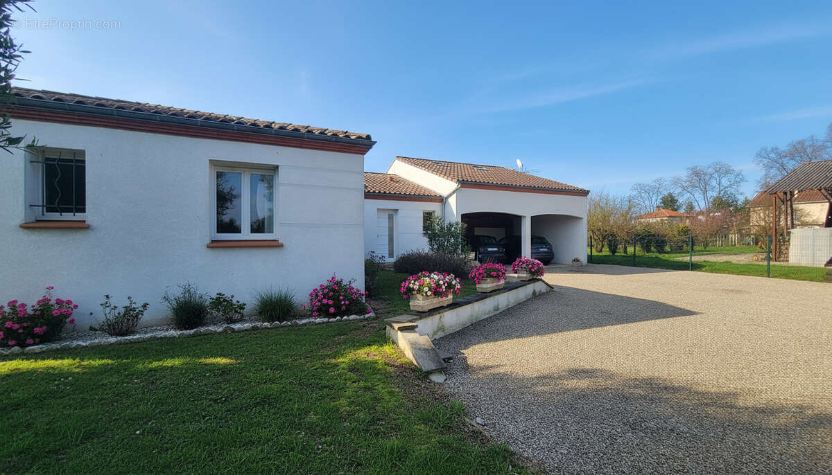 Maison familiale - Situation privilégiée - Proche Valence d'Agen - photo 2