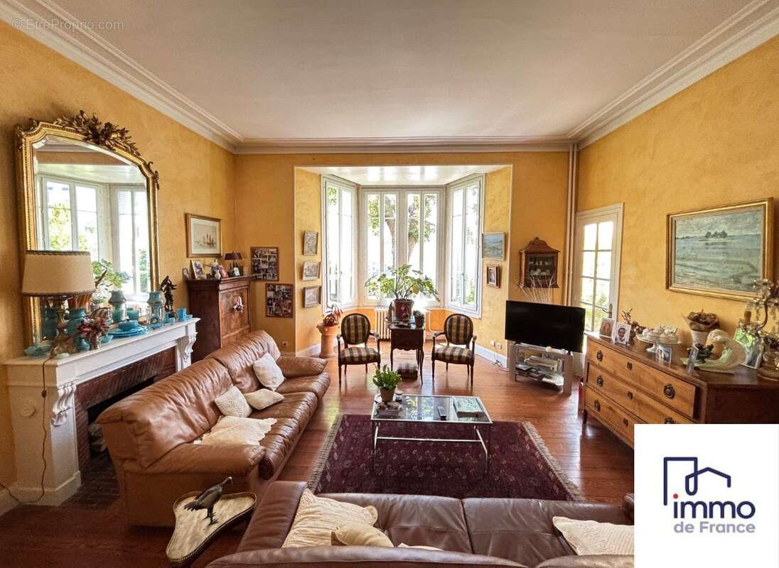 Maison 224 m² à Vienne  - photo 2