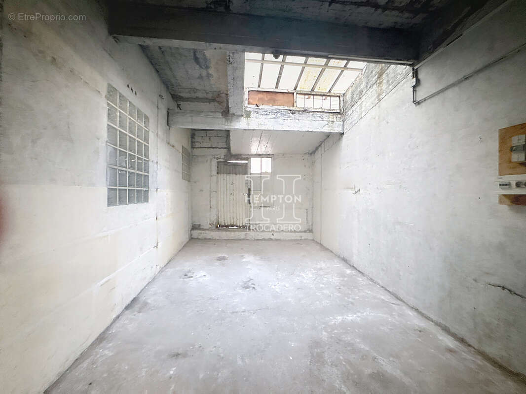 Parking à PARIS-16E