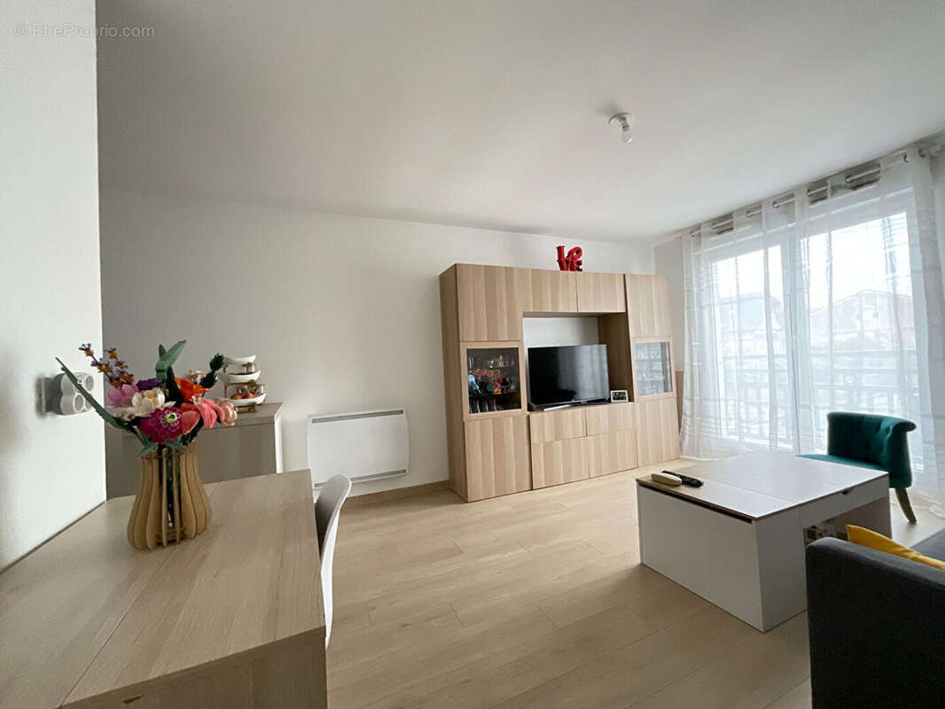 Appartement à CHANTELOUP-LES-VIGNES