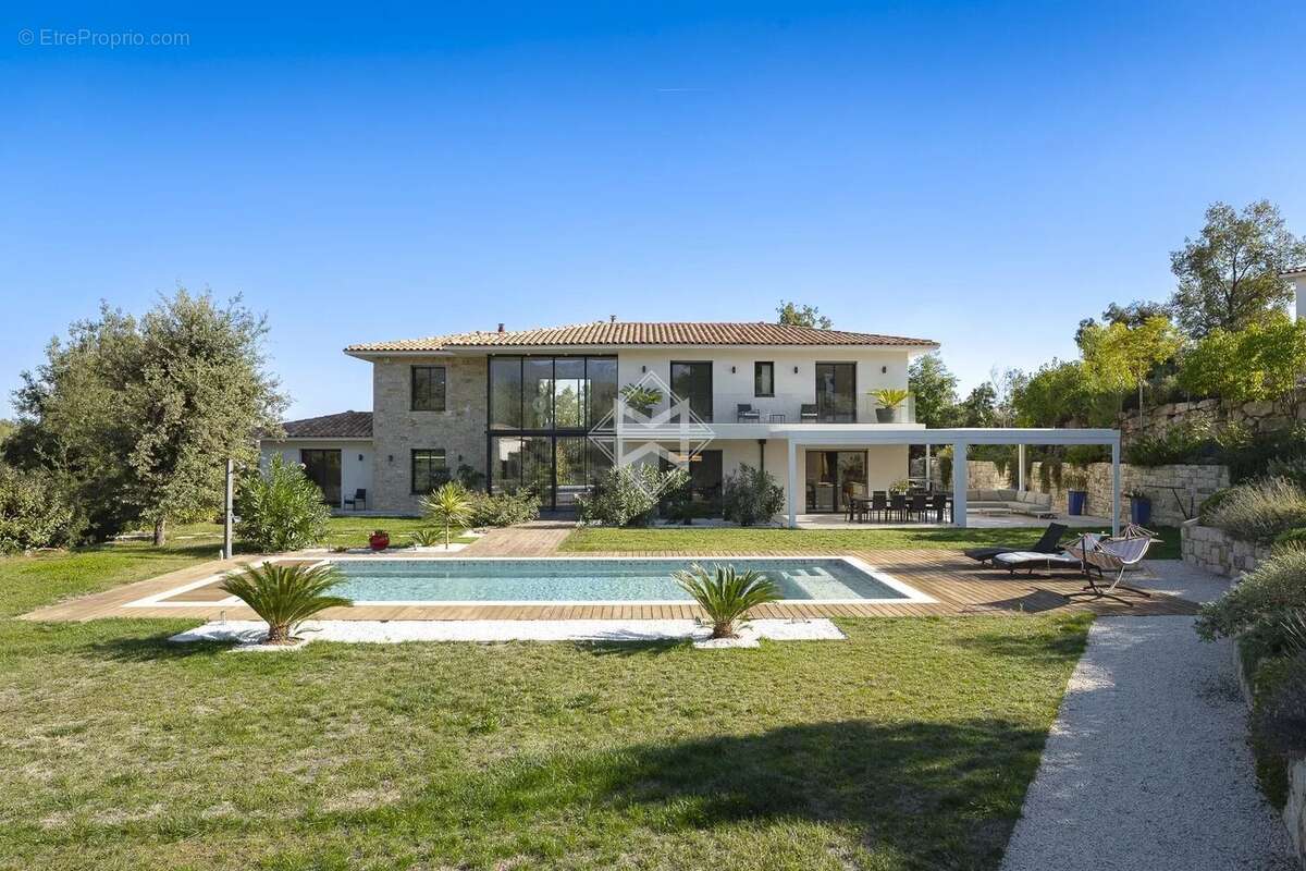 Maison à ROQUEFORT-LES-PINS