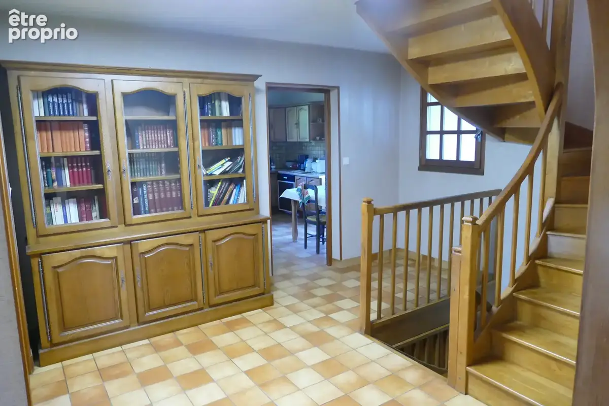 Maison 6 chambres avec 4600m2 de jardin, grand sous-sol, possibilité de vie en plain-pied (Calvinet-Puycapel, 15) - photo 10