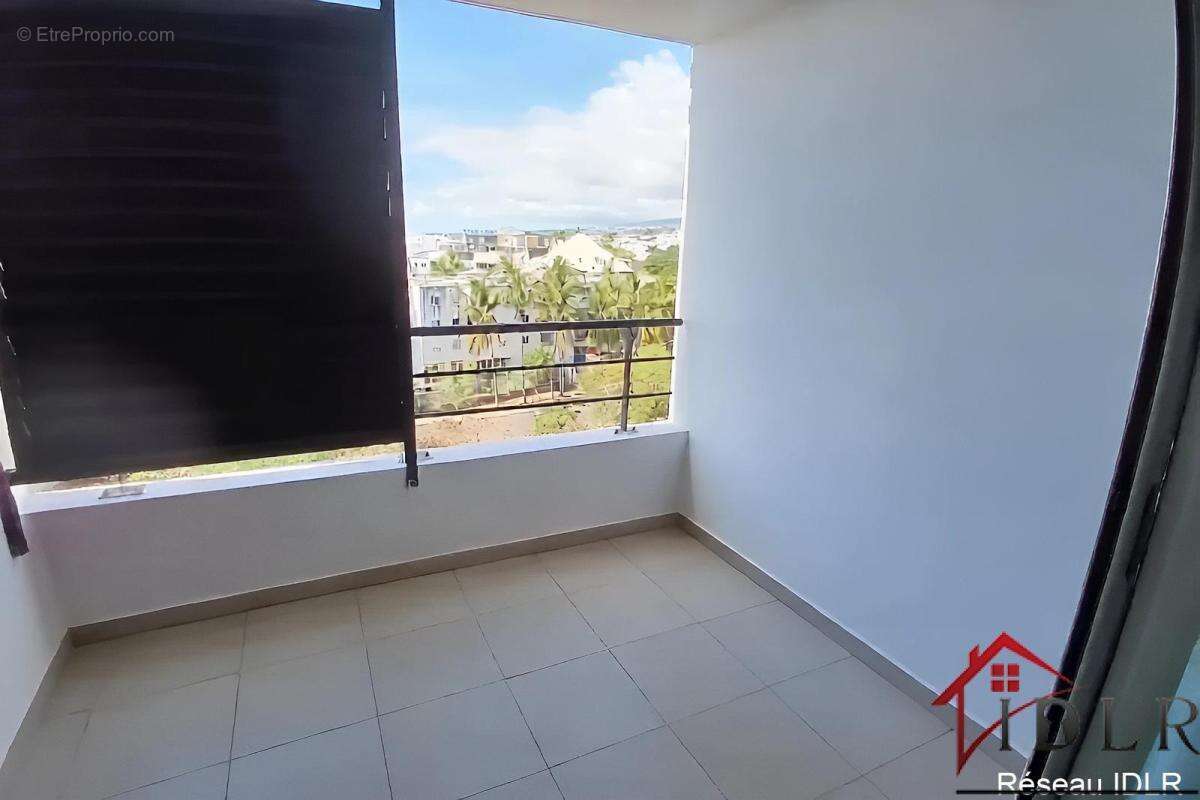 Grand T2 de 46,80 m2 avec varangue et vue dégagée   Sainte-C - photo 4
