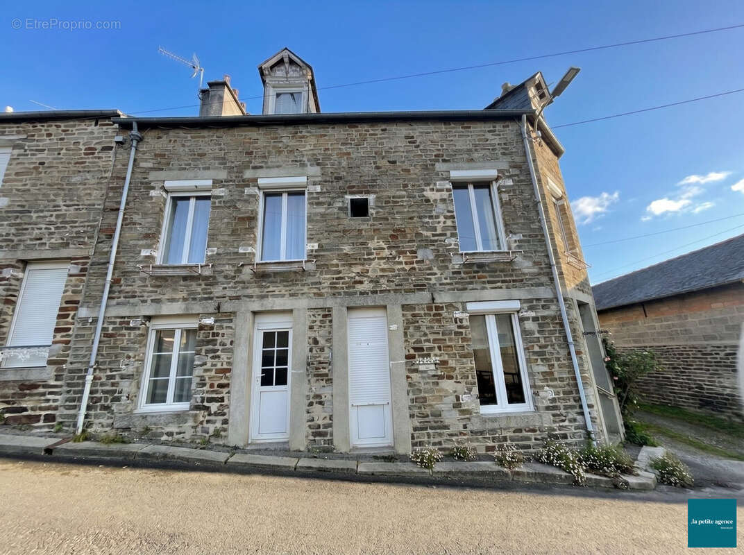 Maison à CONDE-SUR-NOIREAU