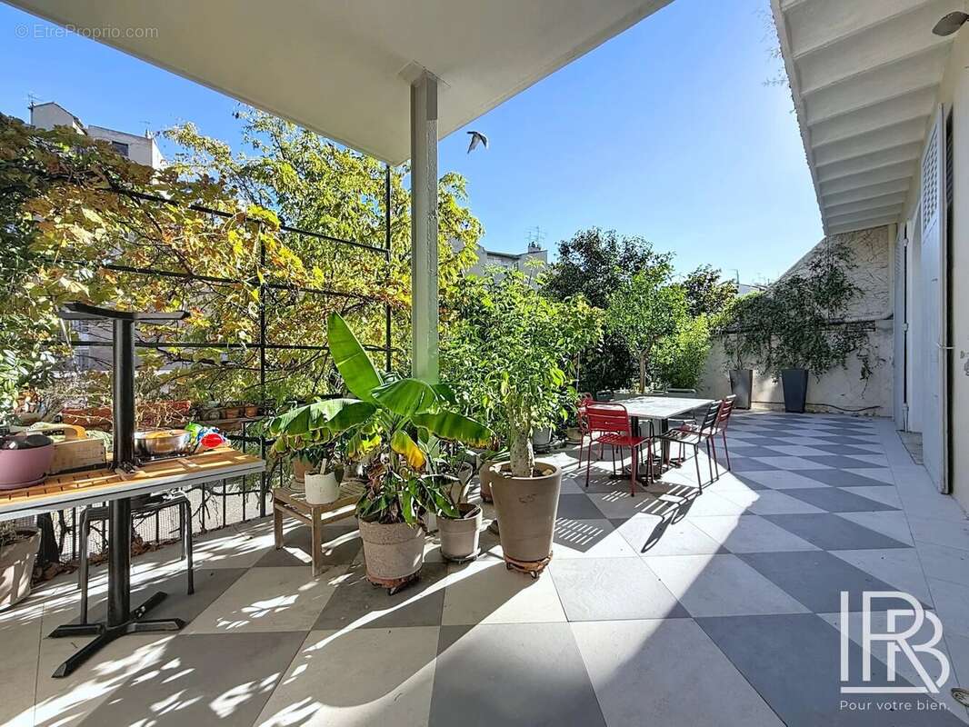 Appartement à MARSEILLE-5E