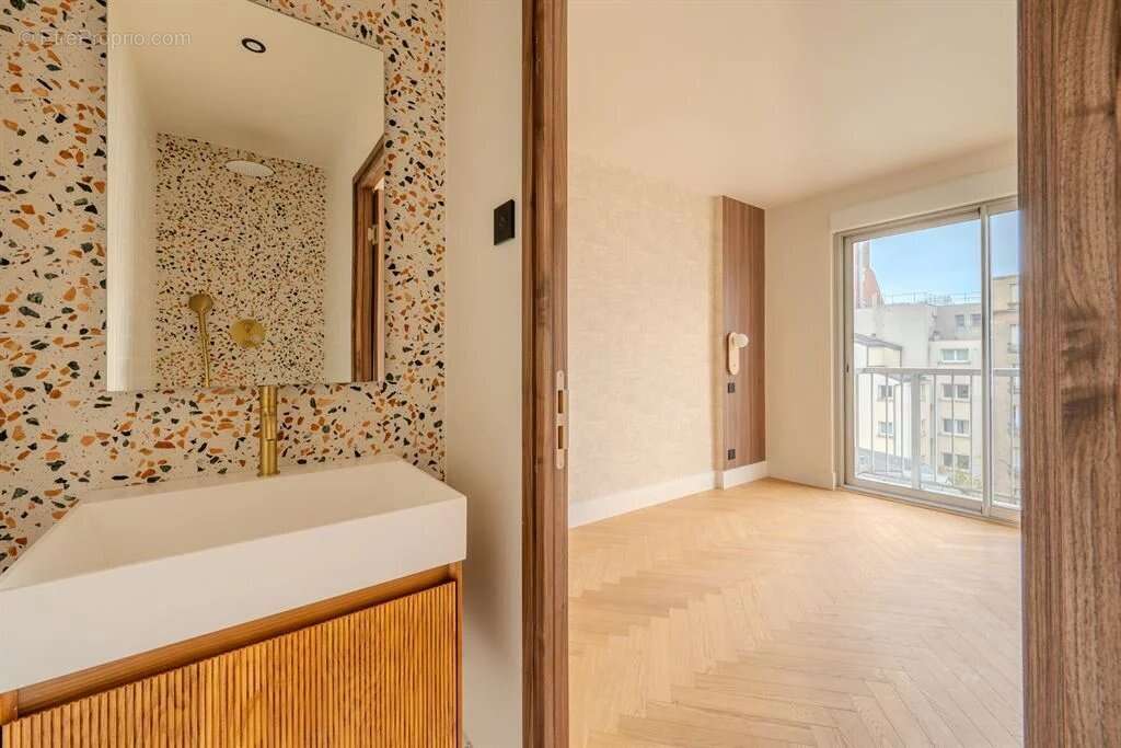 Appartement à PARIS-15E