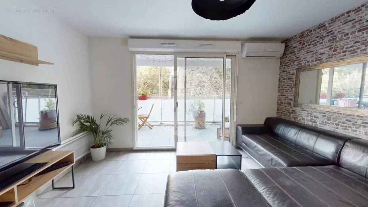 Appartement à MARSEILLE-4E