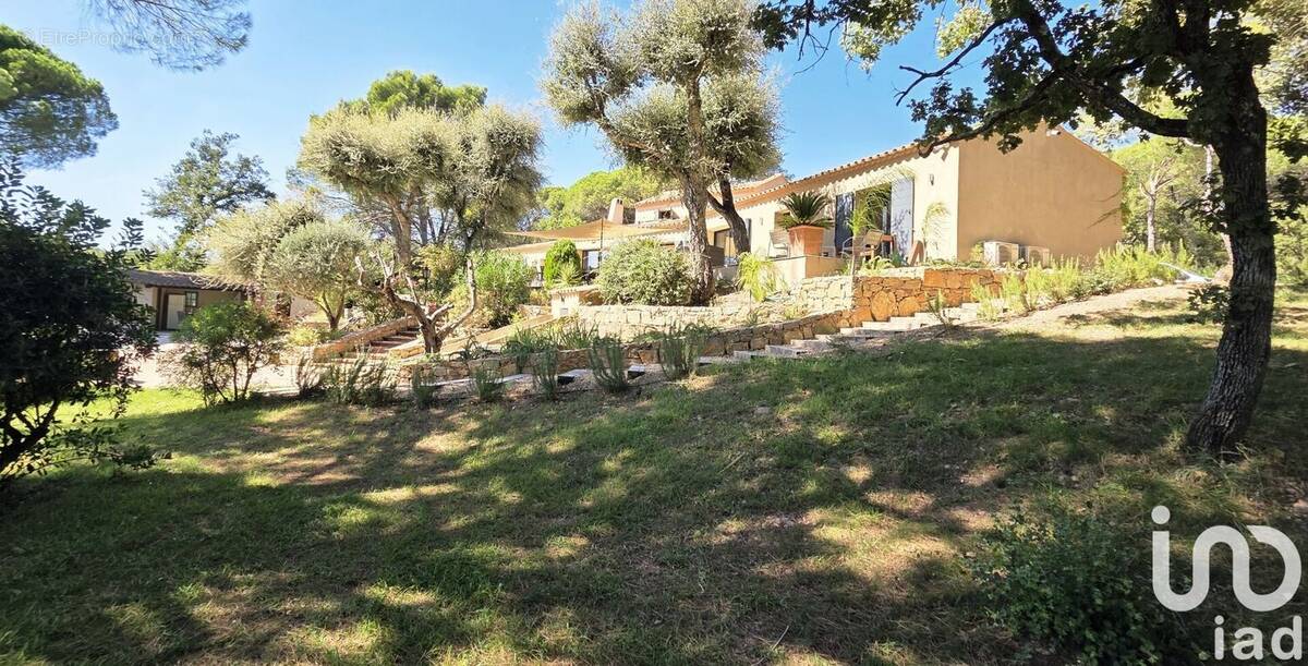 Photo 1 - Maison à ROQUEBRUNE-SUR-ARGENS