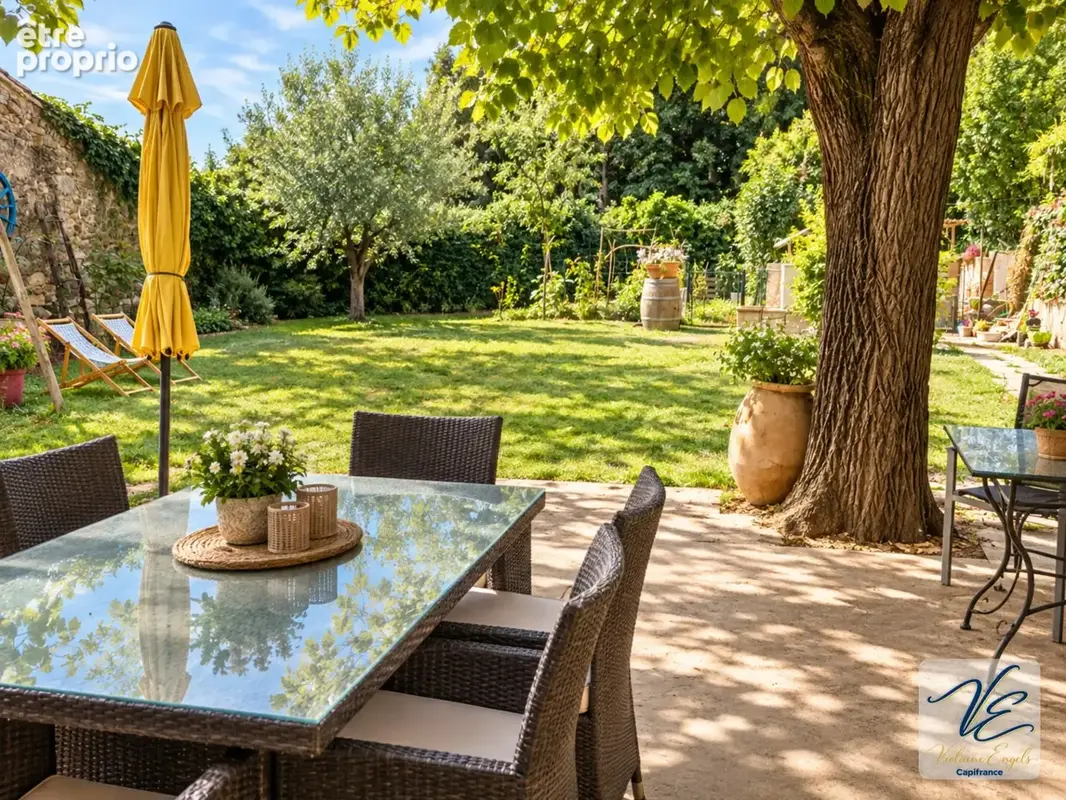 À azille – maison bourgeoise rénovée de 259 m² avec 5 chambres, jardin piscinable, puits et garage - photo 10