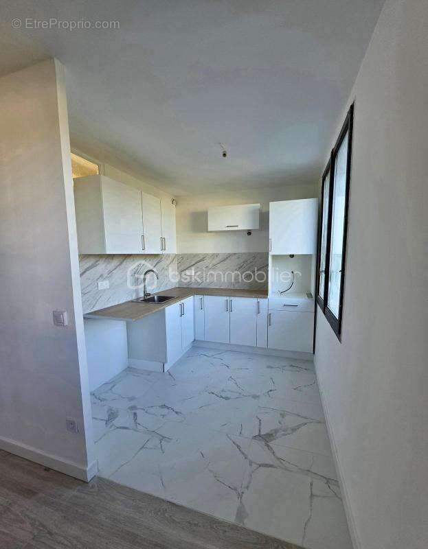 Appartement T4/5 rénové avec garage et cave – Résidence fermée - photo 2