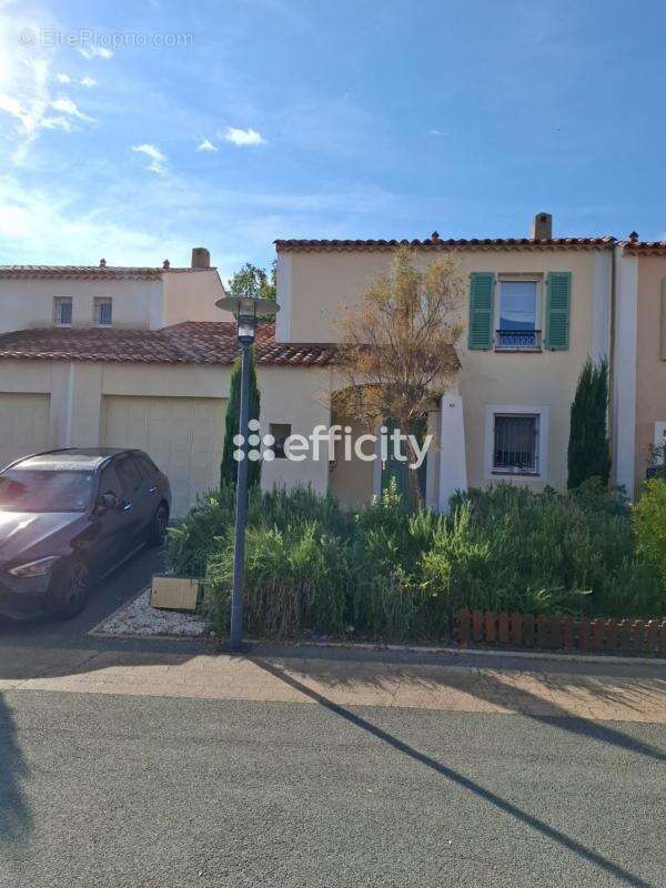 Maison à ROQUEBRUNE-SUR-ARGENS
