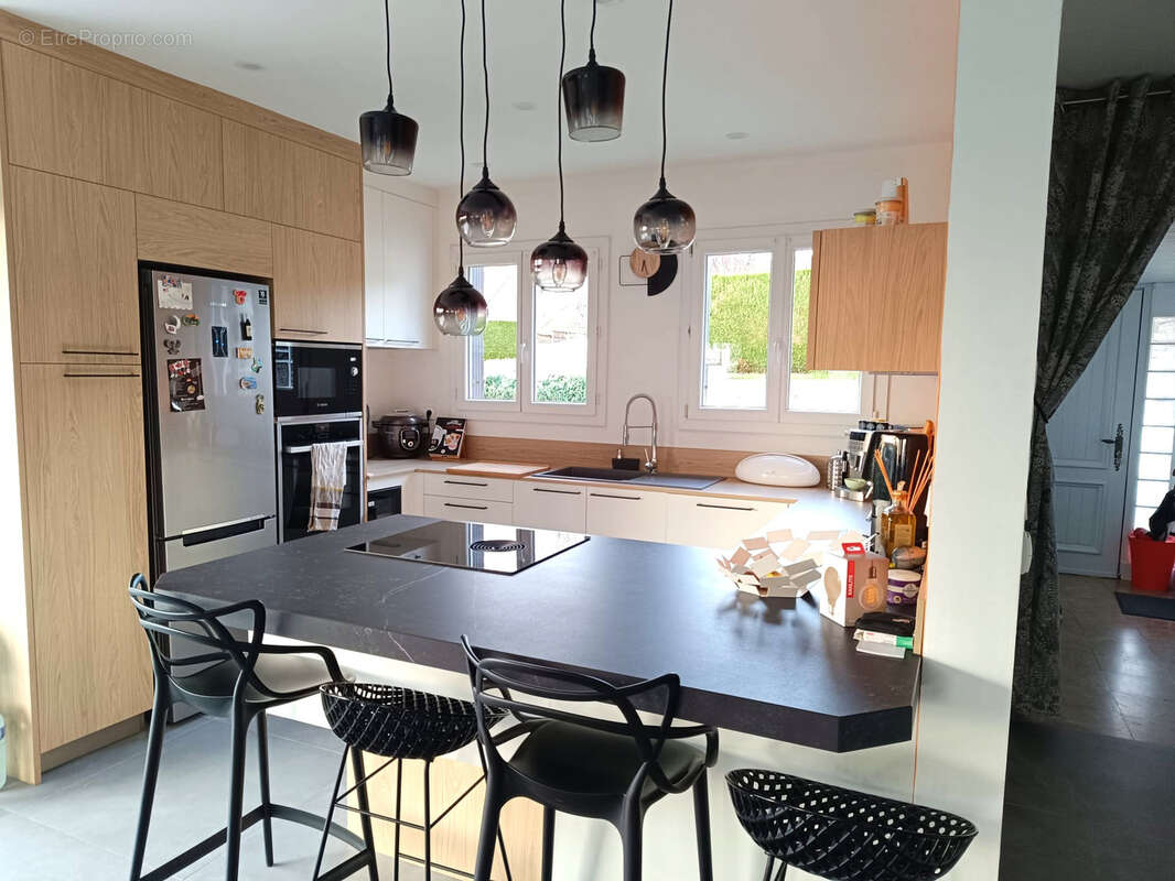 Maison à CREUZIER-LE-VIEUX