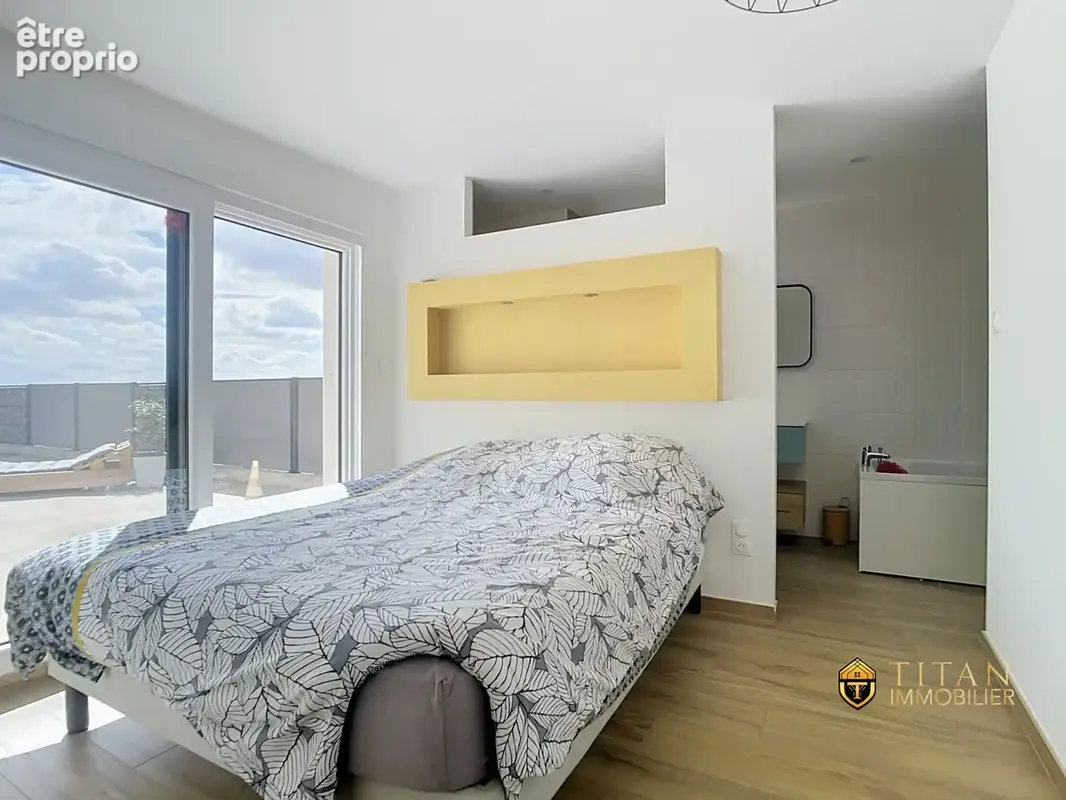 EXCLUSIVITÉ - Maison de caractère  210 m²  3 chambres, 2 garages  Sainte-Marie-Kerque - Titan Immobilier