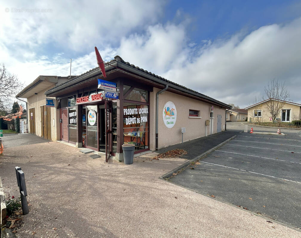Commerce à SULIGNAT