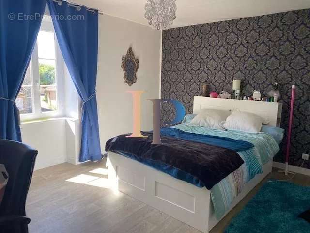 Maison à SAINT-CHRISTOPHE-EN-BRIONNAIS