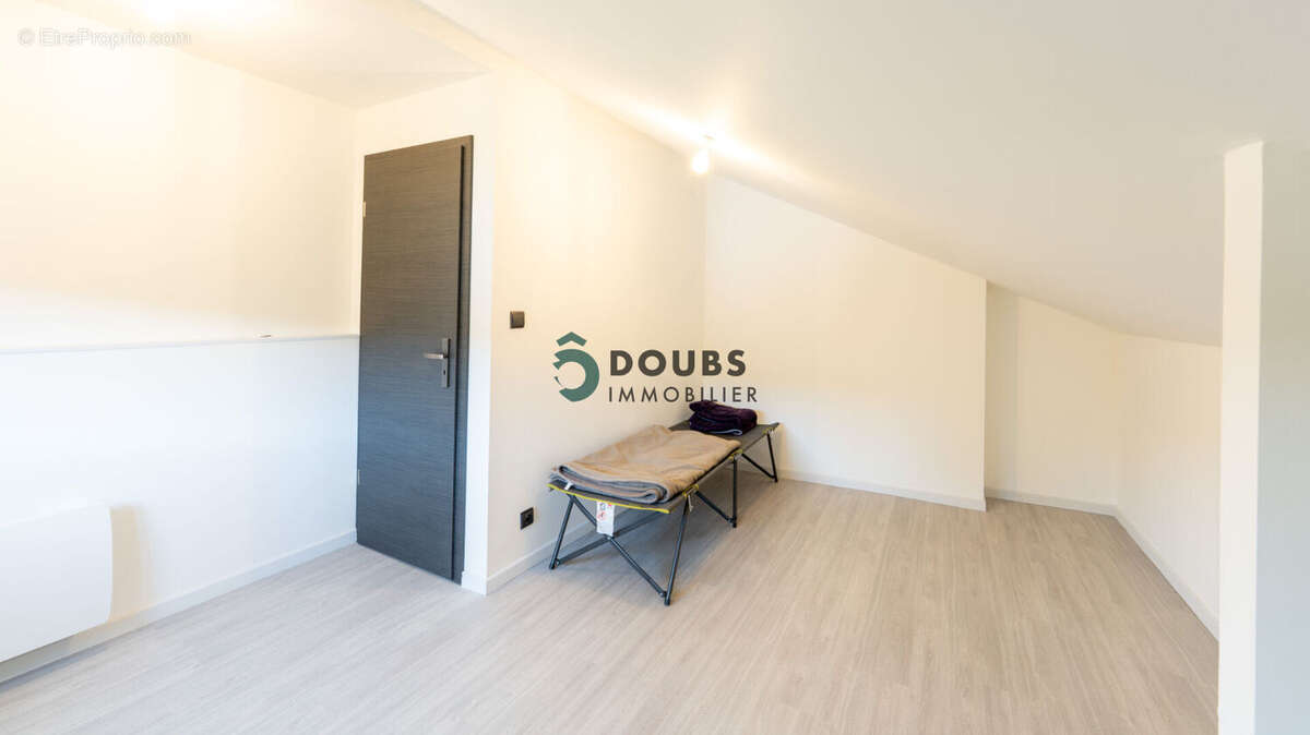 Maison à GUYANS-VENNES