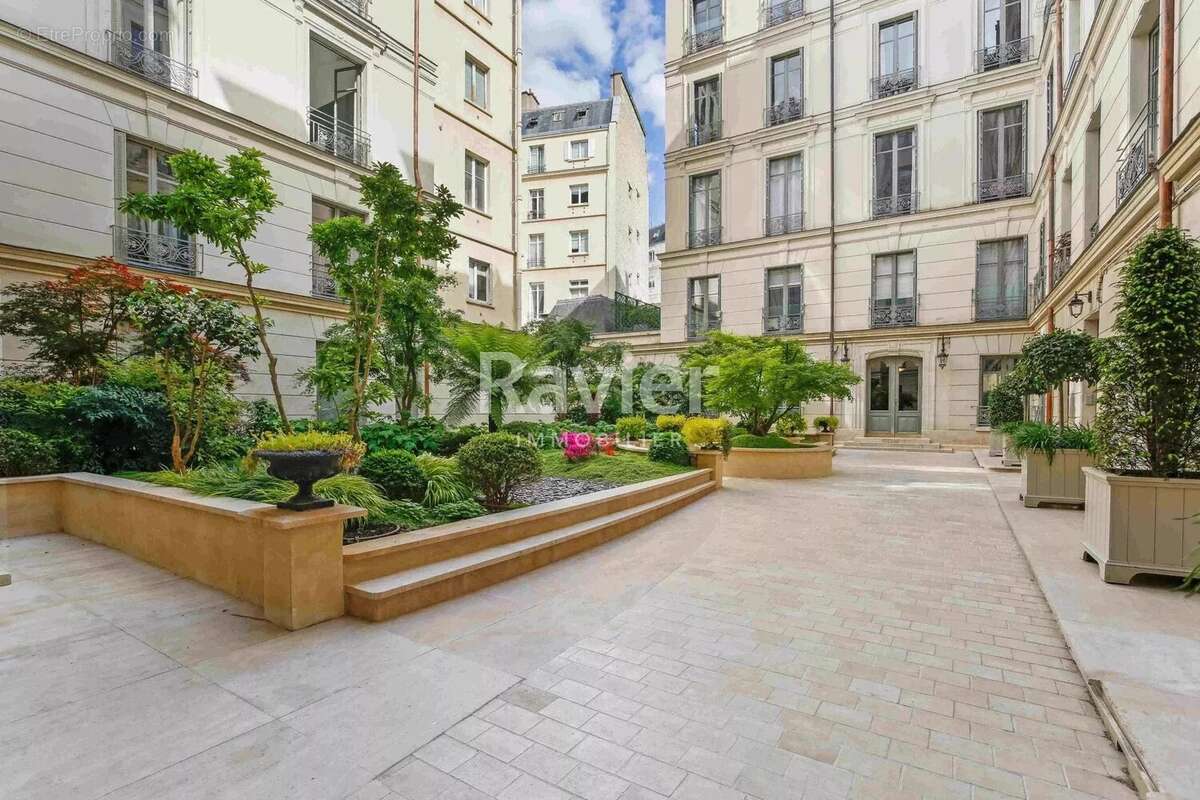 Appartement à PARIS-17E
