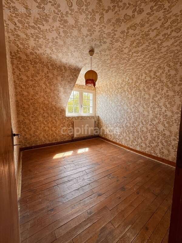 Maison à CLEDEN-POHER