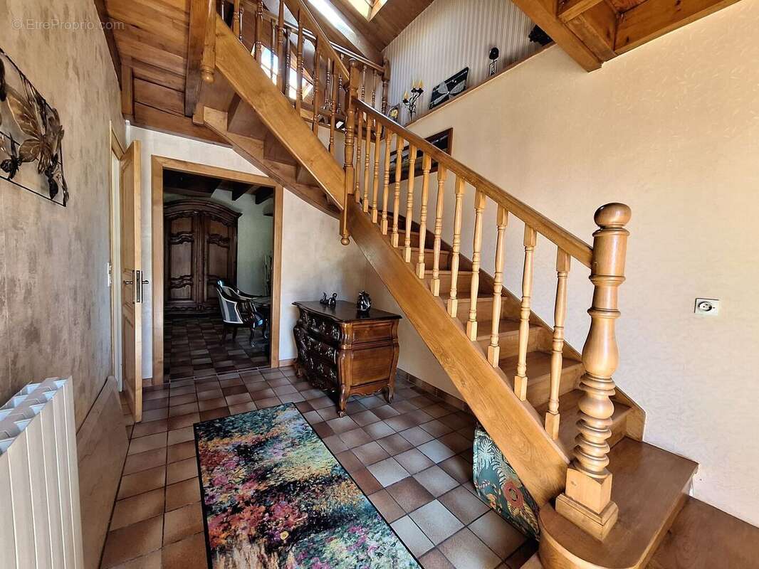 oak staircase - Maison à LANNEMEZAN