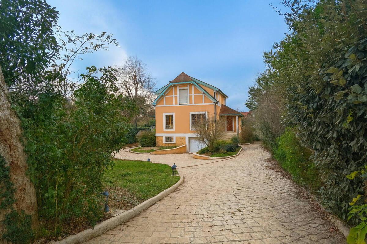 Maison à SOISY-SUR-SEINE