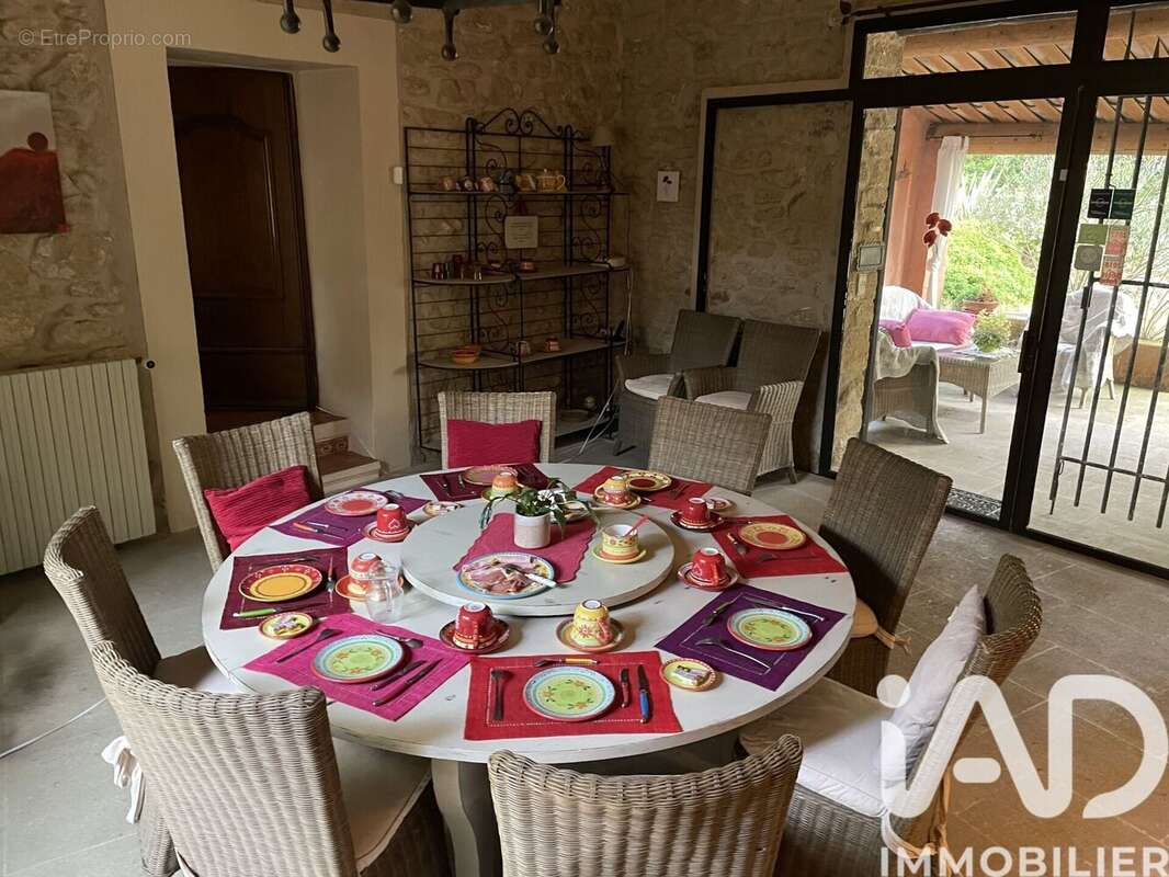 Maison 402 m² à Puyvert  - photo 6