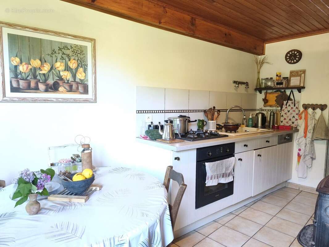 Maison à COURTES