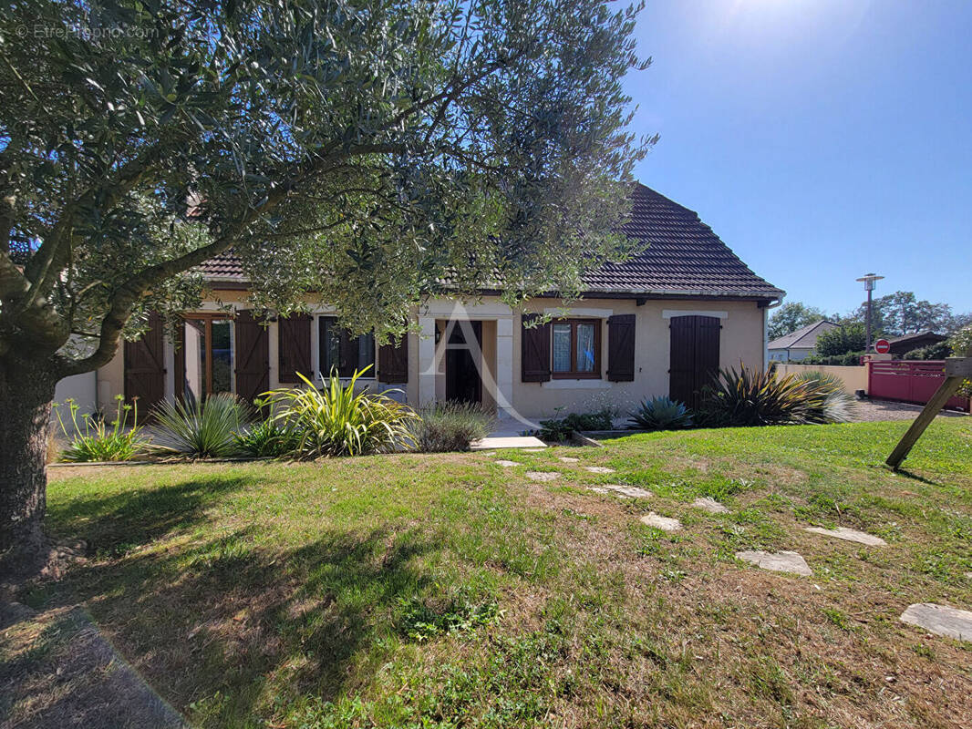 Maison à NAVAILLES-ANGOS