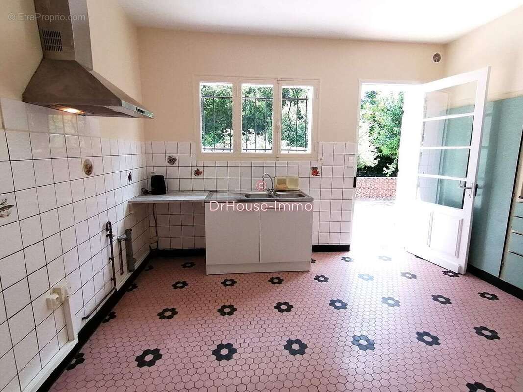 Maison 101 m² à Lussac  - photo 5