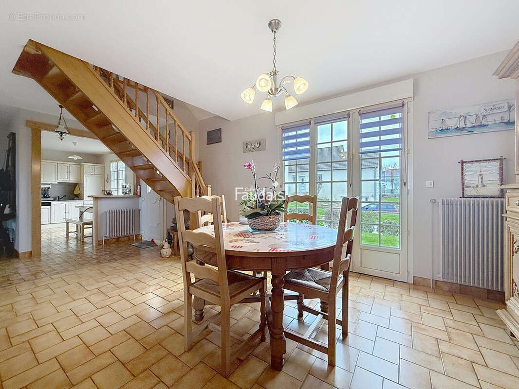 Maison 95 m² à Canisy  - photo 3